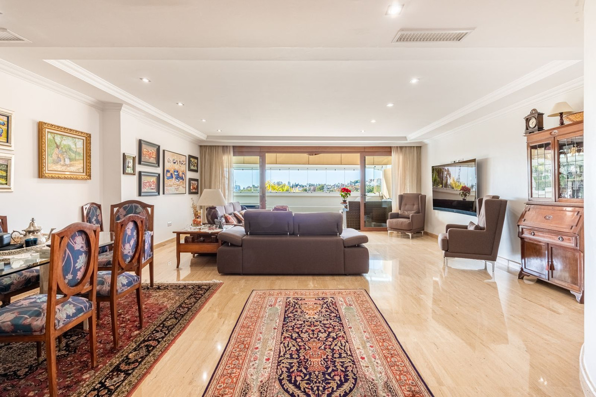 3 Bedroom Middle Floor Apartment For Sale Marbella, Costa del Sol - HP4660258