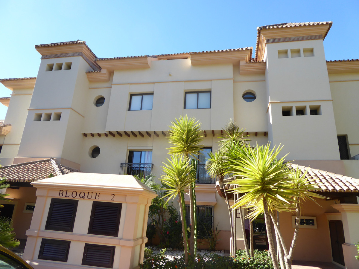 Spectacular duplex penthouse located in a residential complex just 6 minutes from Marbella in Rio Re, Spain