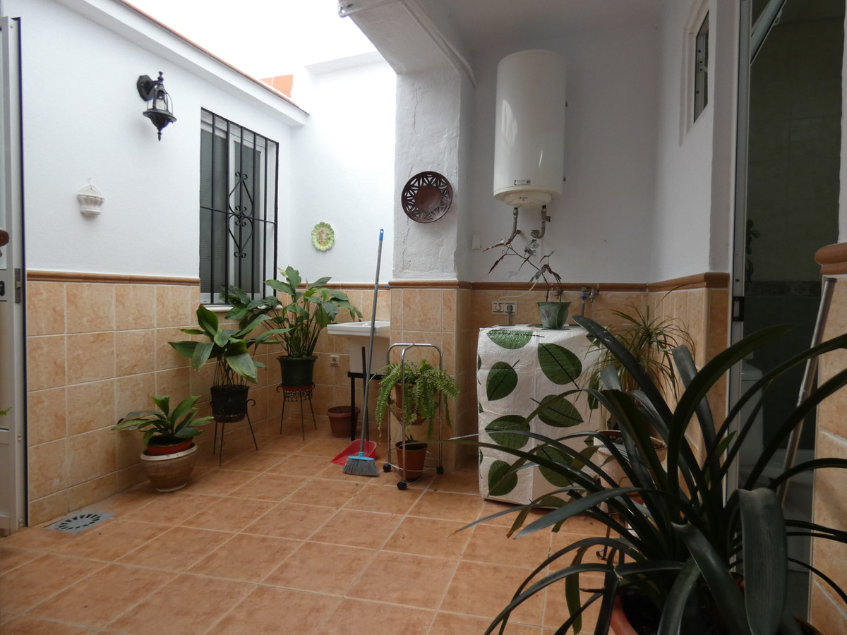 Spacious and very bright townhouse in the centre of Alhaurín el Grande.