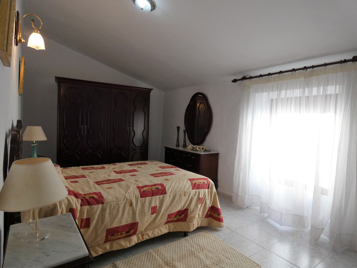 Spacious and very bright townhouse in the centre of Alhaurín el Grande.