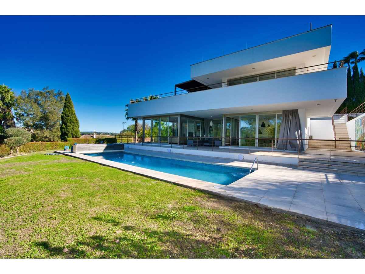 GREAT VALUE! Fabulous, well-priced 6 bed luxury villa in a superb location in Sotogrande, walking di, Spain
