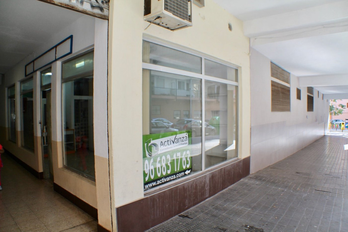Commercial premises in the center of Benidorm, diaphanous on the corner, with great showcase, ideal , Spain
