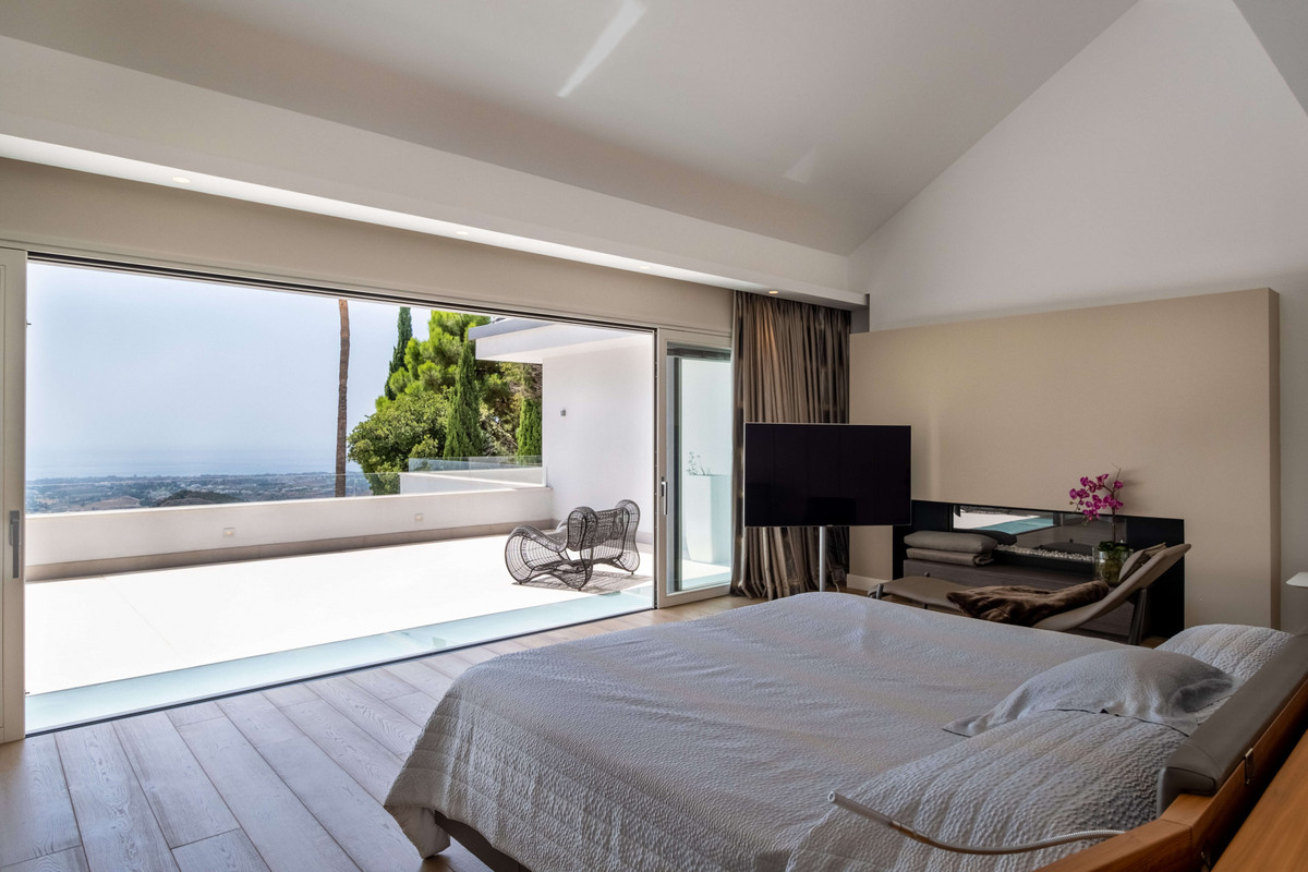 5 bed Property For Sale in Benahavis, Costa del Sol - thumb 9