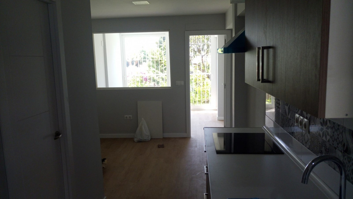 2 bedroom Apartment For Sale in Benalmadena Costa, Málaga - thumb 3