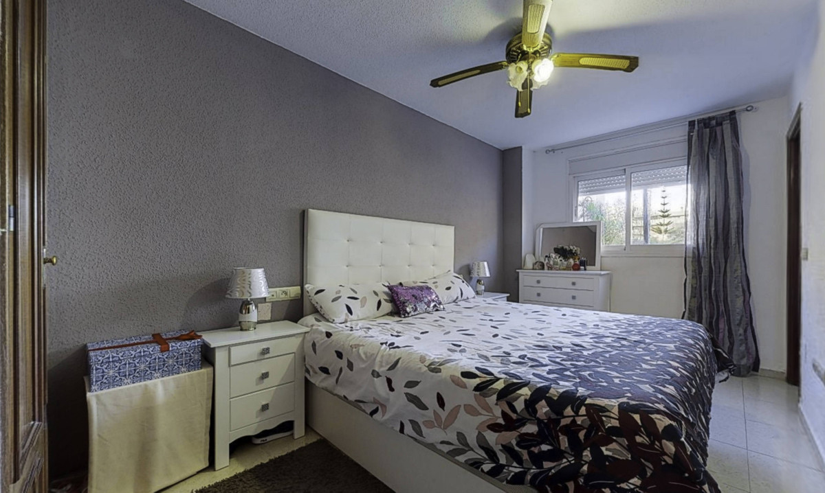 3 Bedroom Middle Floor Apartment For Sale Las Lagunas, Costa del Sol - HP3995083