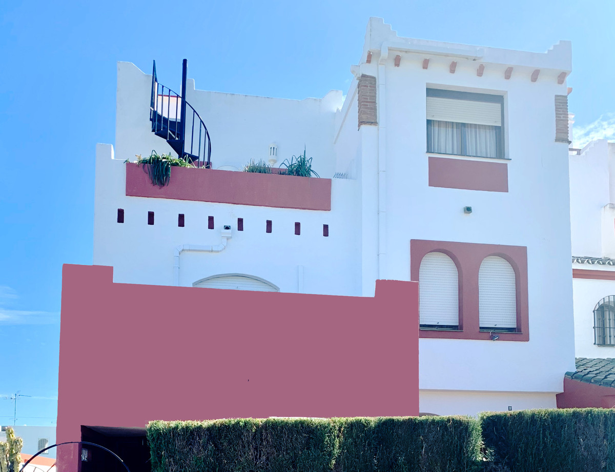 						Maison Jumelée  Mitoyenne
													en vente 
																			 à Estepona
					