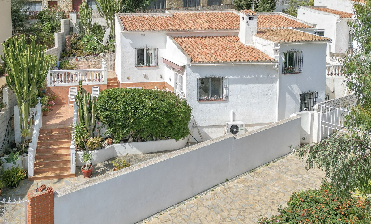 3 Bedroom Detached Villa For Sale Torreblanca, Costa del Sol - HP3921739