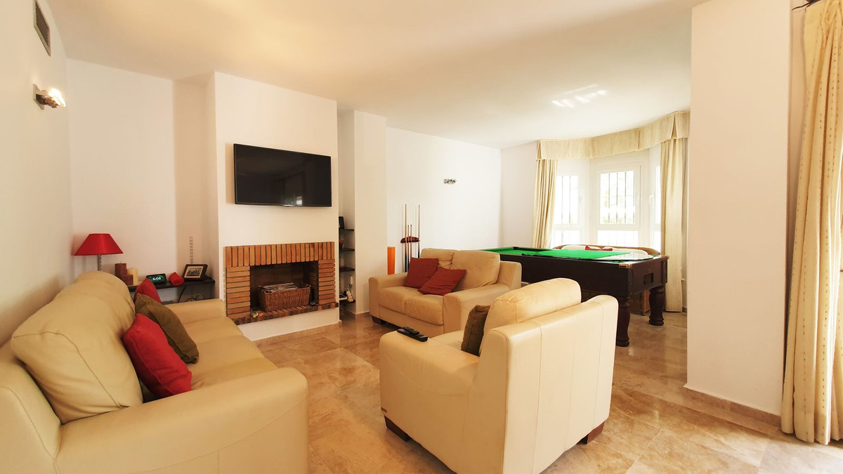 3 bedroom Apartment For Sale in Nueva Andalucía, Málaga - thumb 4