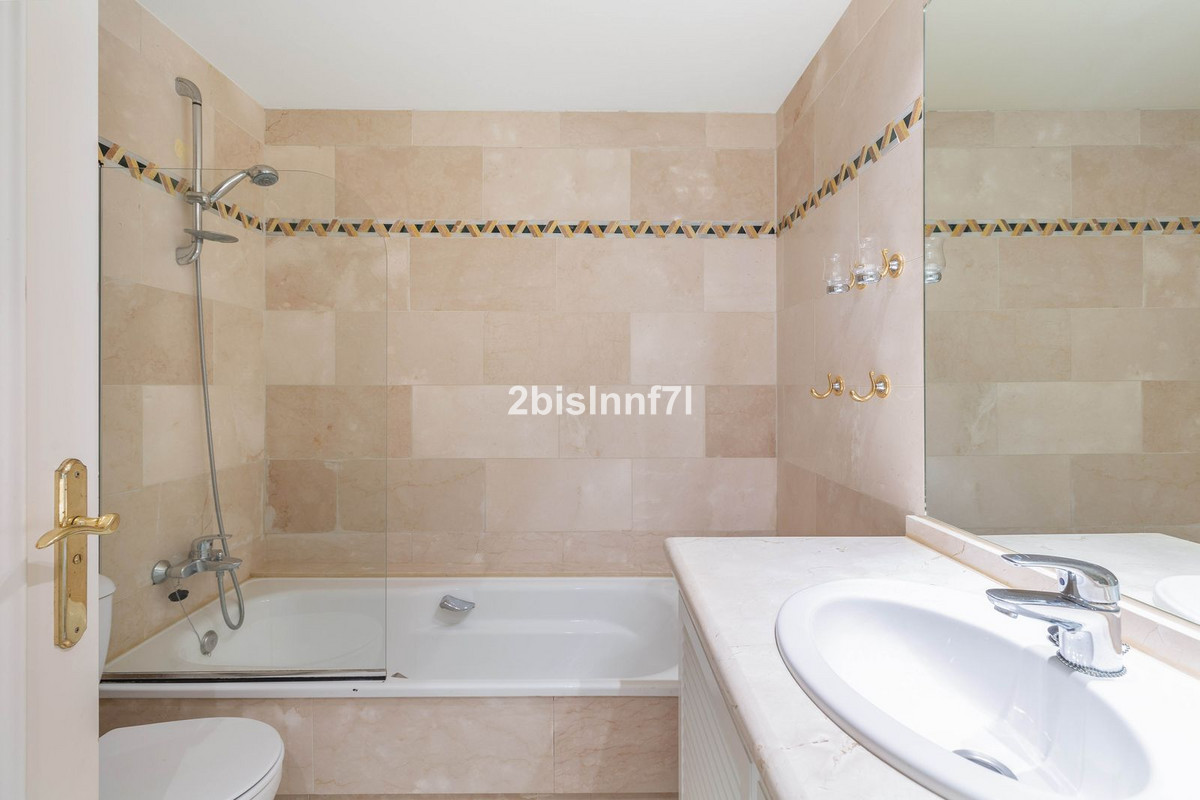 2 bedroom Apartment For Sale in Nueva Andalucía, Málaga - thumb 17