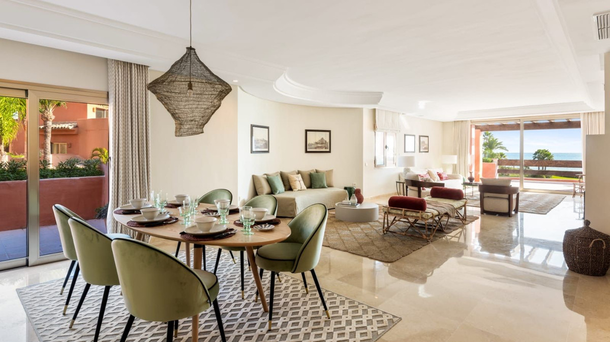3 bedroom Apartment For Sale in Los Monteros, Málaga