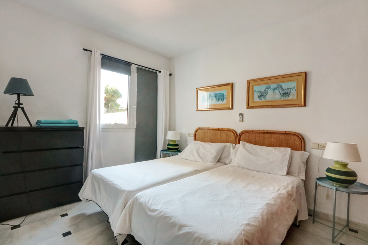 4 bedroom Villa For Sale in Costa del Sol, Málaga - thumb 12