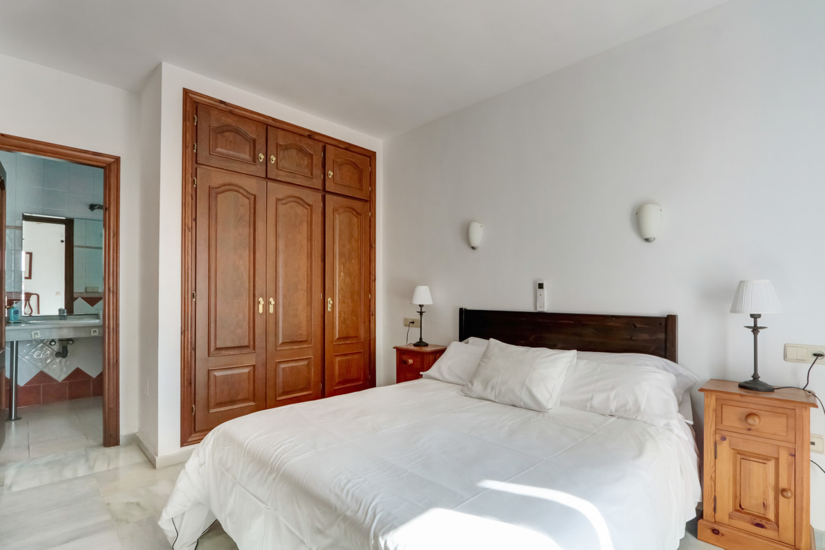 4 bedroom Villa For Sale in Costa del Sol, Málaga - thumb 9