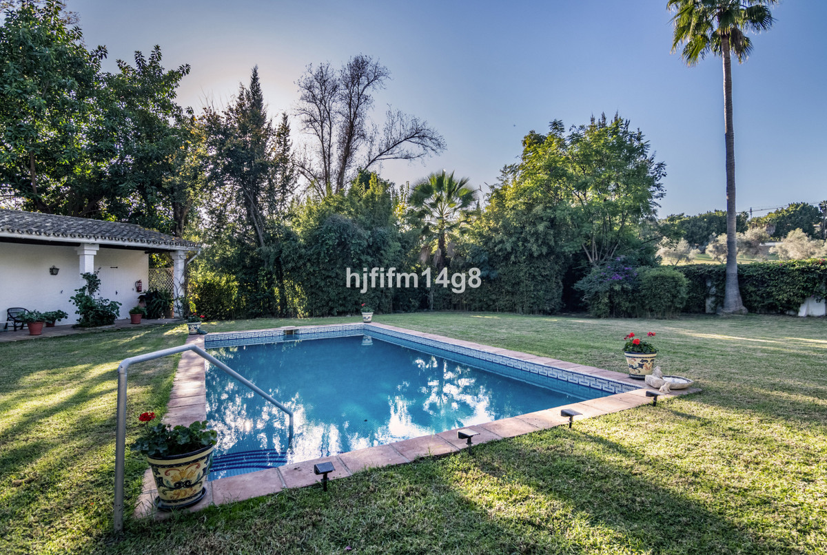 Villa te koop in Nueva Andalucía R4608643