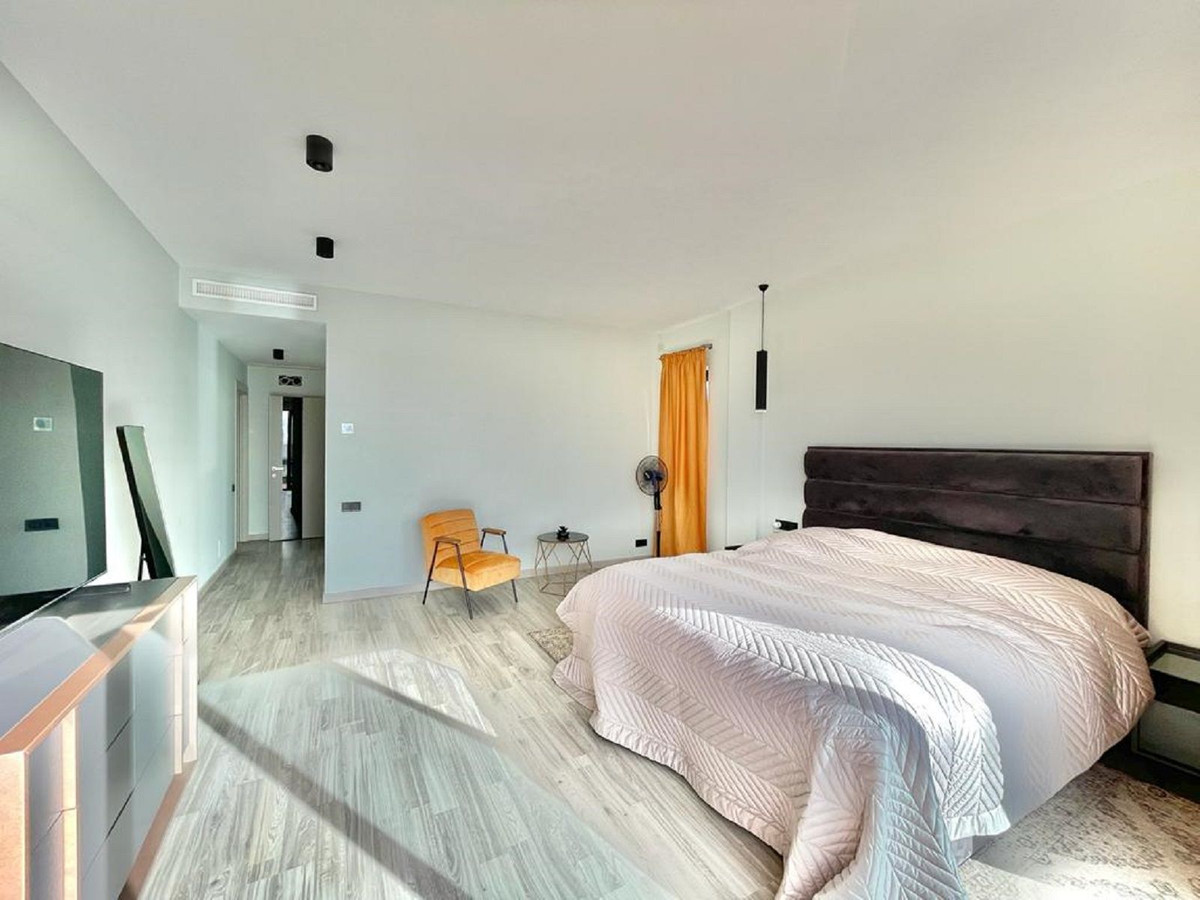 5 Bedroom Villa For Sale, Calahonda