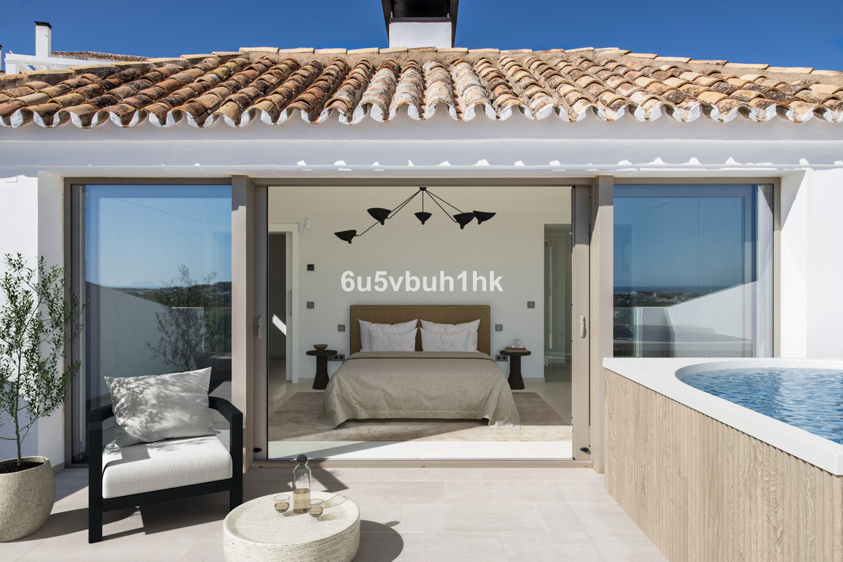 Penthouse for sale in Nueva Andalucía, Costa del Sol