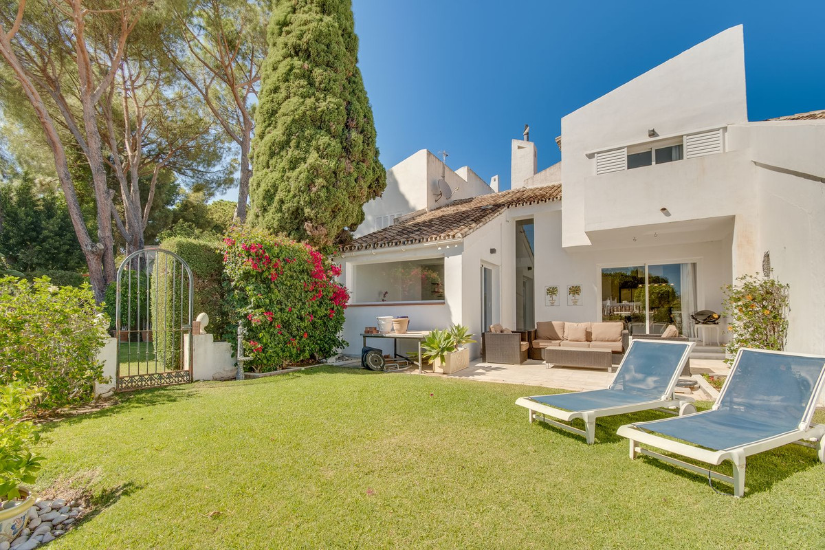 Stunning three bedroom townhouse located within the exclusive area of Nueva Andalucia in Marbella. T, Spain