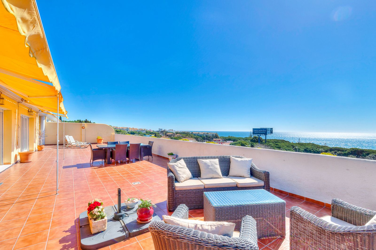 Fantastic penthouse with a terrace of 162 m2 with sun all day long and open views towards the sea. L, Spain