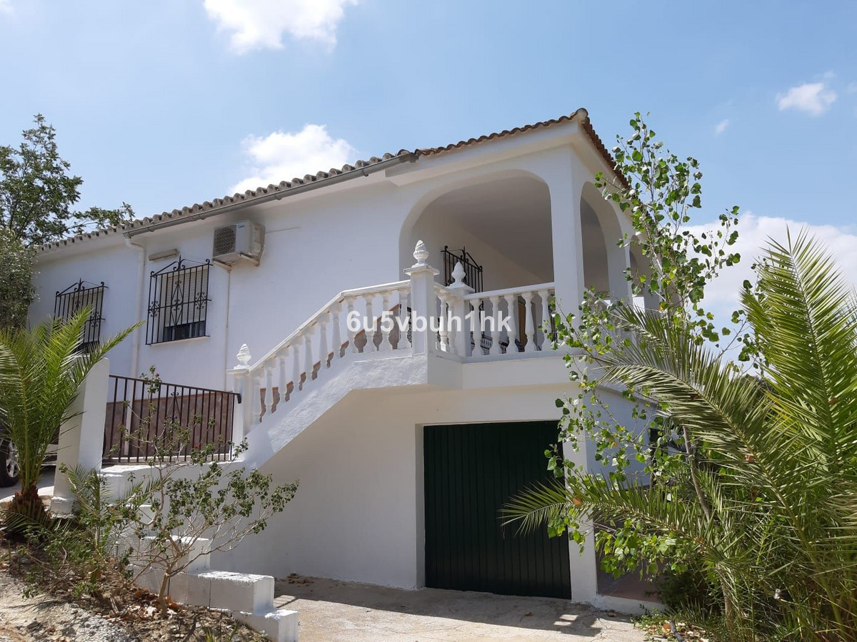 Villa te koop in Alhaurín de la Torre R4593259