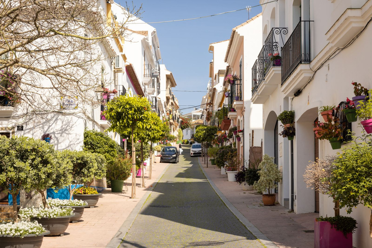 Townhouse for sale in Estepona R4678183