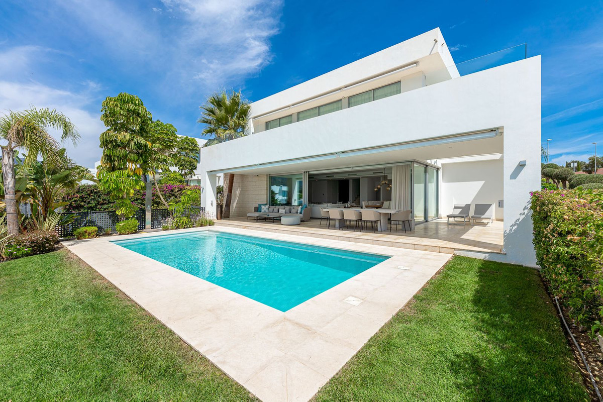 5 bedroom Villa For Sale in Río Real, Málaga - thumb 4