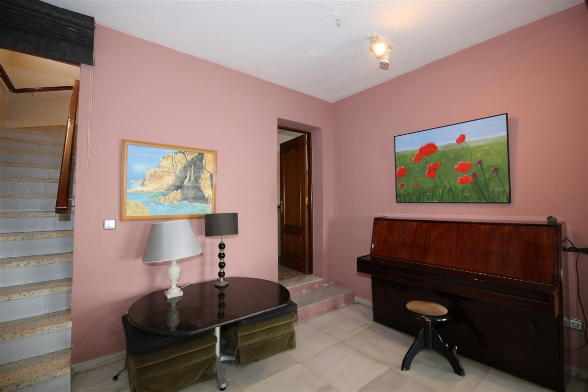 4 bedroom Villa For Sale in Estepona, Malaga - thumb 23