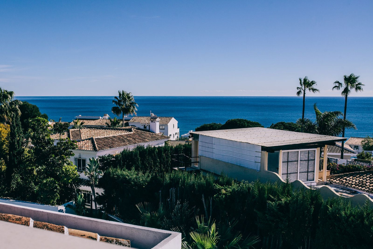 Detached Villa, La Cala de Mijas, Costa del Sol.
5 Bedrooms, 4 Bathrooms, Built 466 m², Terrace 30 m, Spain