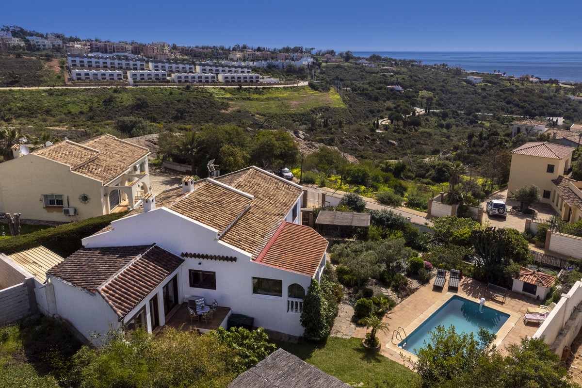 Mediterranean dreamhome in Sotogrande area WITH SEA VIEWS in every room. 

This classic construction, Spain