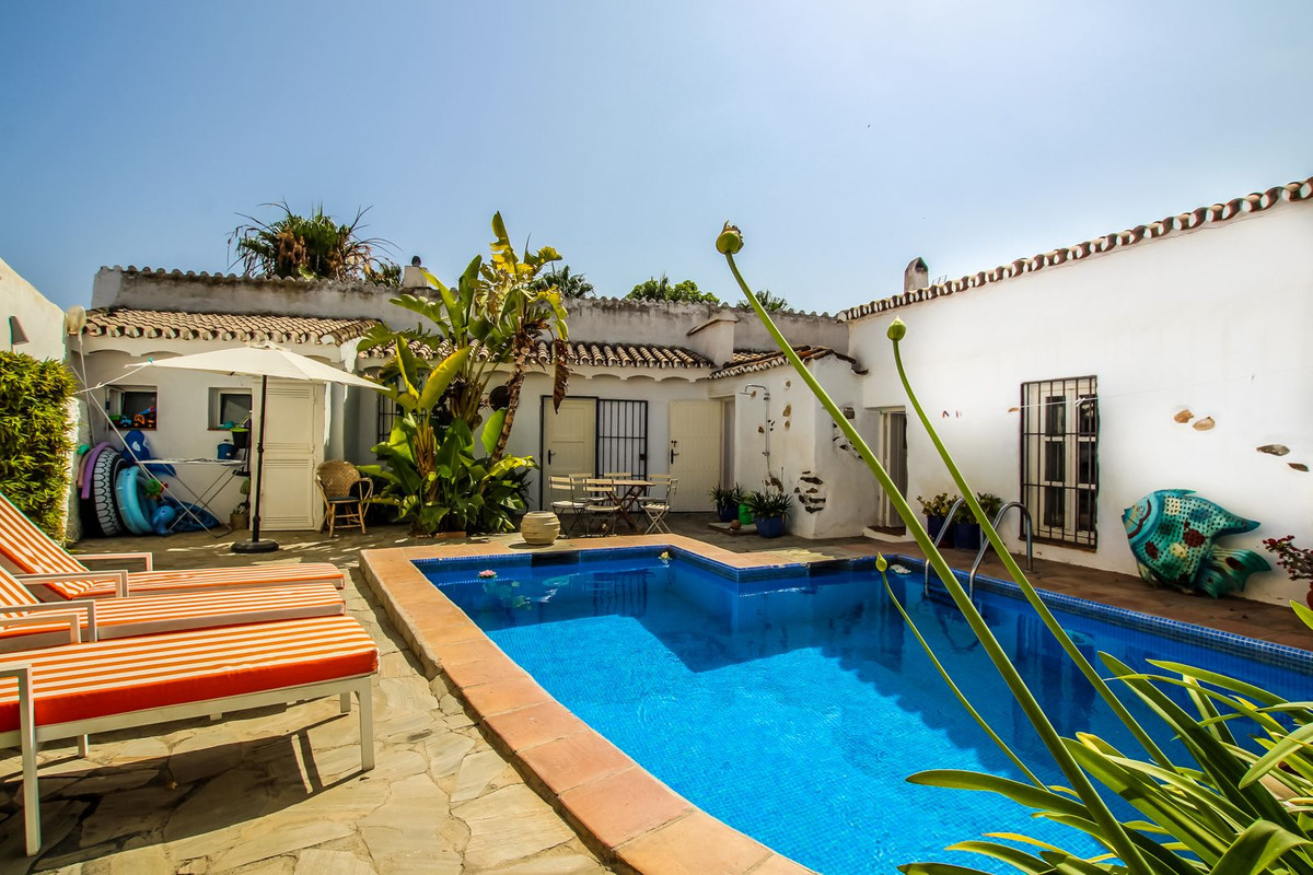 Rustic one-story villa with charm and character!

There is a living room, kitchen, four bedrooms and, Spain