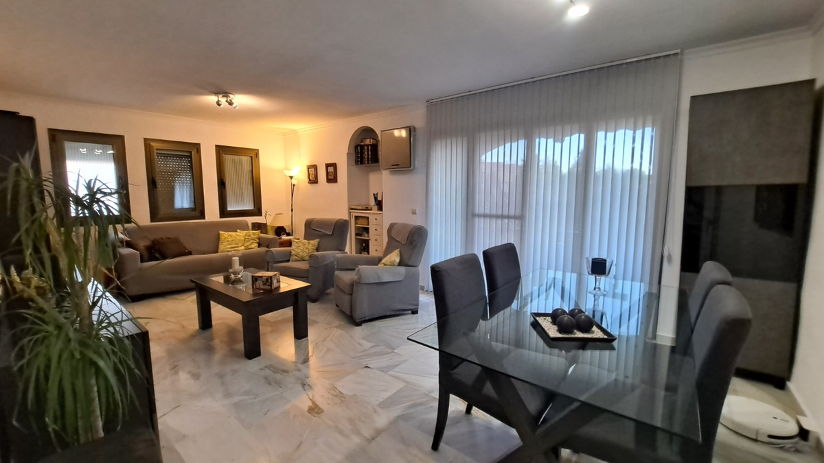 Middle Floor Apartment for sale in Fuengirola R3974095
