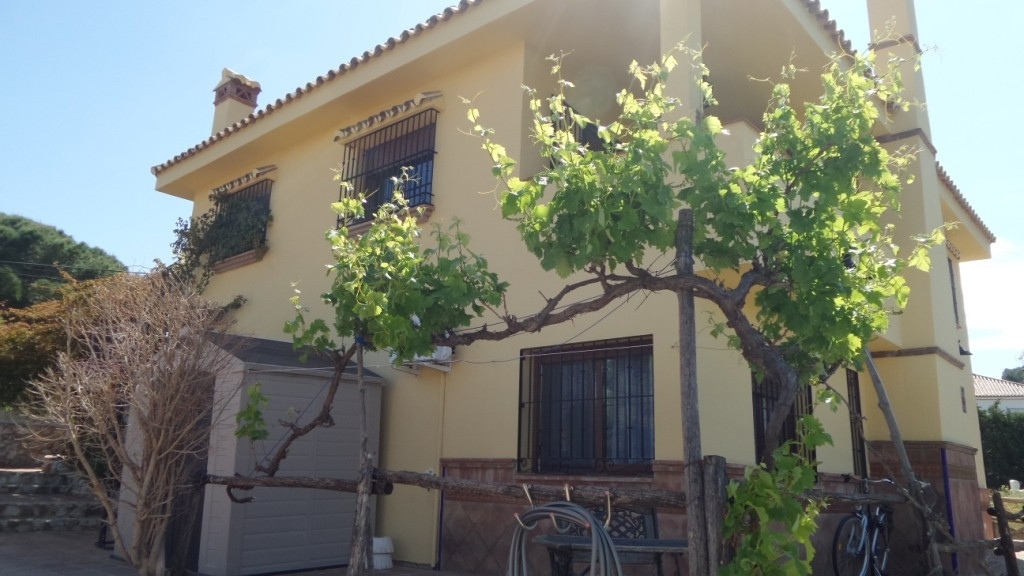 Detached Villa for sale in Alhaurín de la Torre R3917953