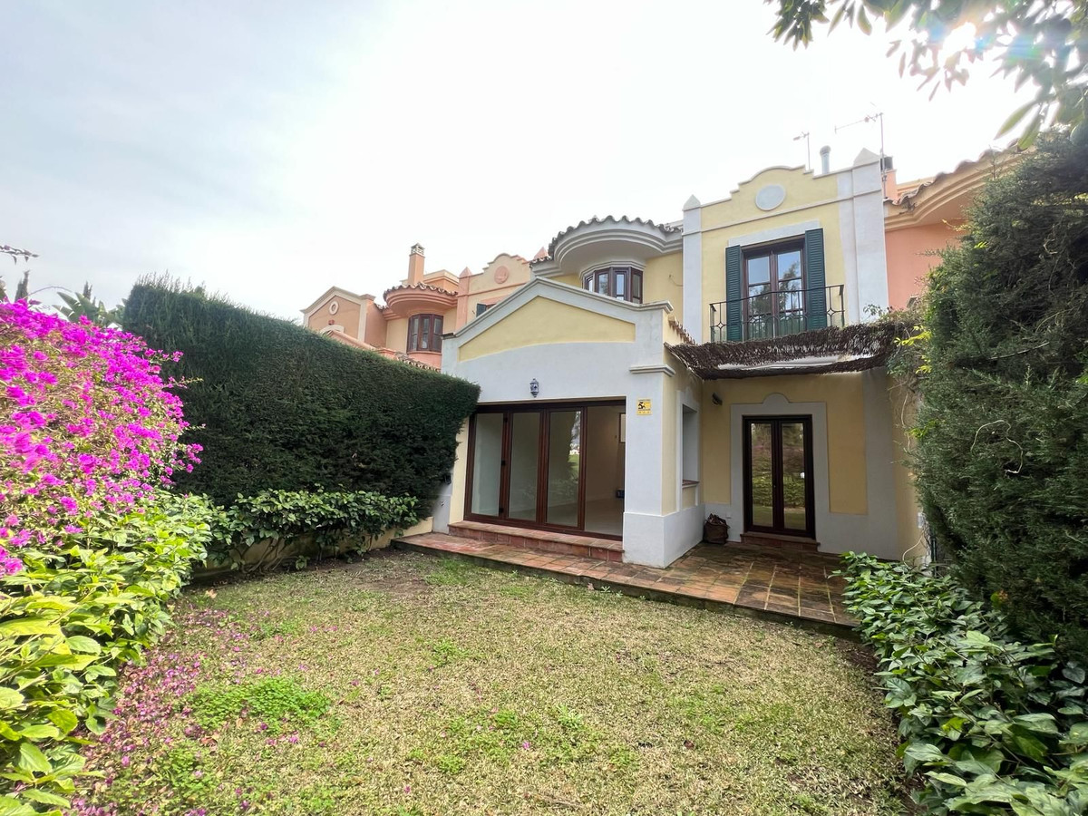 4 bedroom townhouse for sale marbella