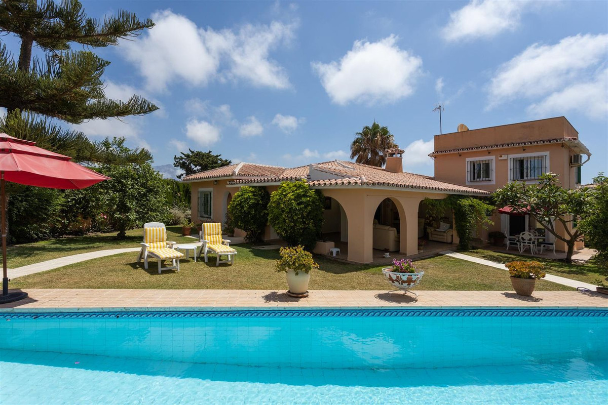  Villa, Individuelle en venta en Guadalmina Alta