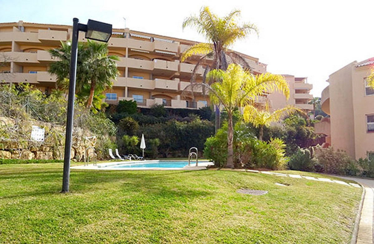2 Bedroom Middle Floor Apartment For Sale Elviria, Costa del Sol - HP4591081