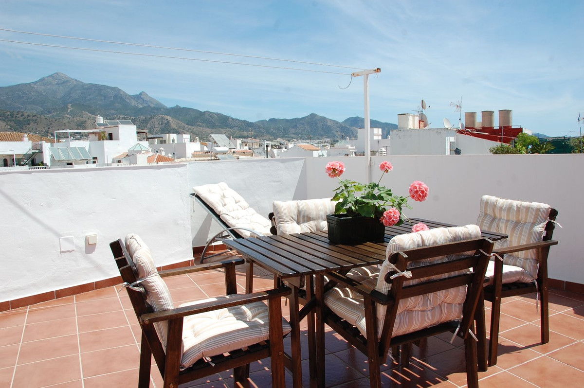 CENTRAL NERJA - For sale we have this well presented 2 bedroom ground floor apartment in the centre , Spain