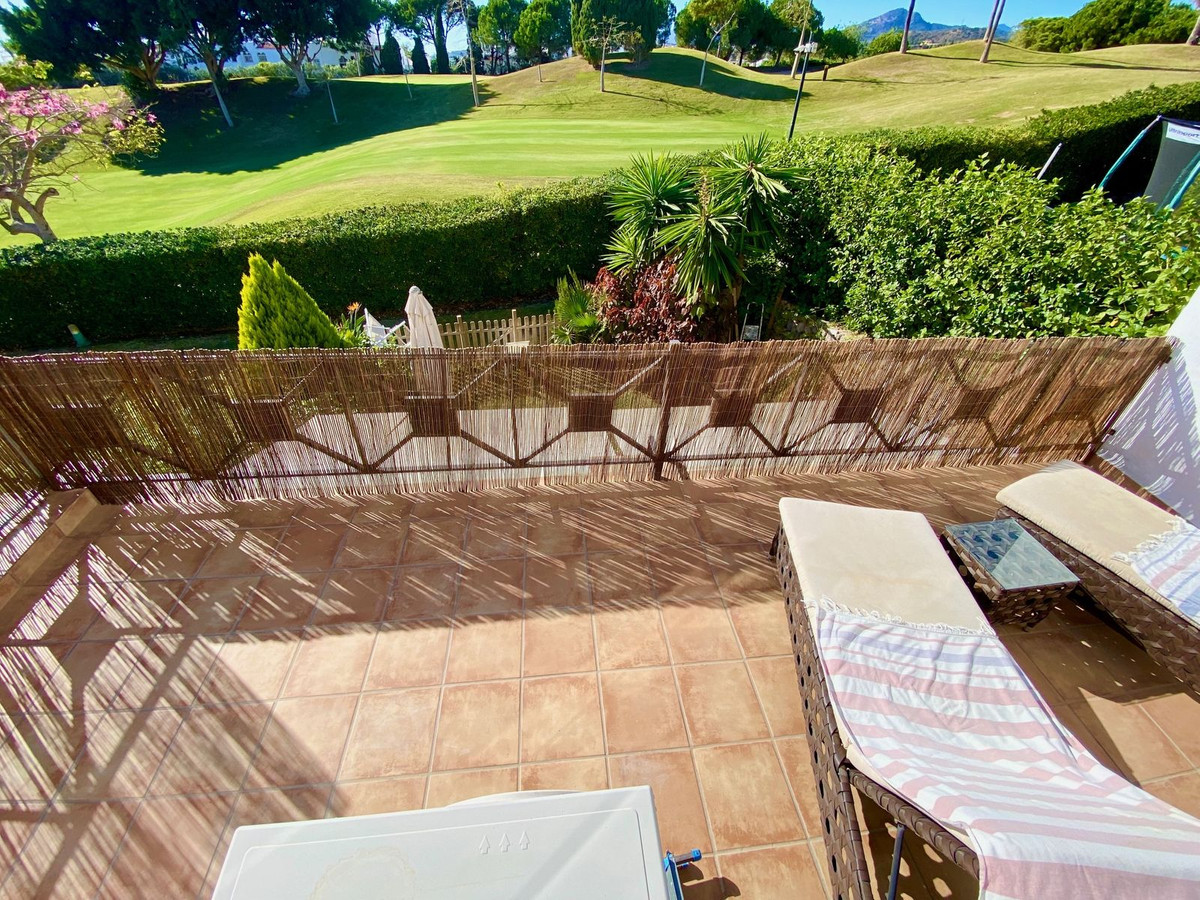 Wonderful first line golf apartment in a sought after urbanisation of la Quinta! Very bright through, Spain