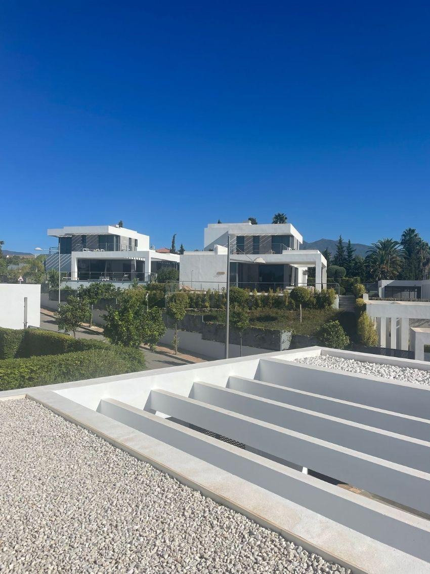 5 bedroom Villa For Sale in Cancelada, Málaga - thumb 3