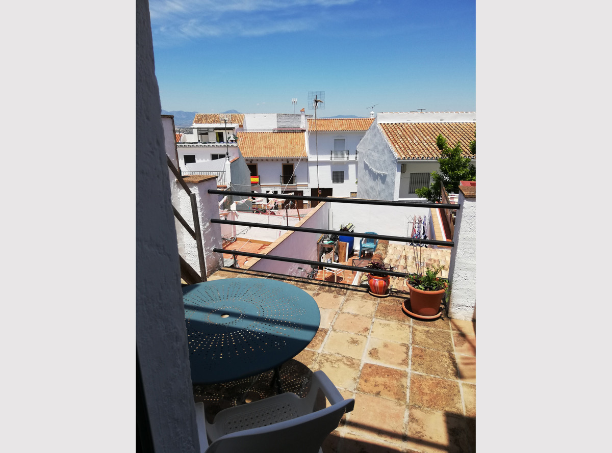 Centrally located townhouse in the old part of town close to the Alhaurin El Grande Town Hall.

The , Spain