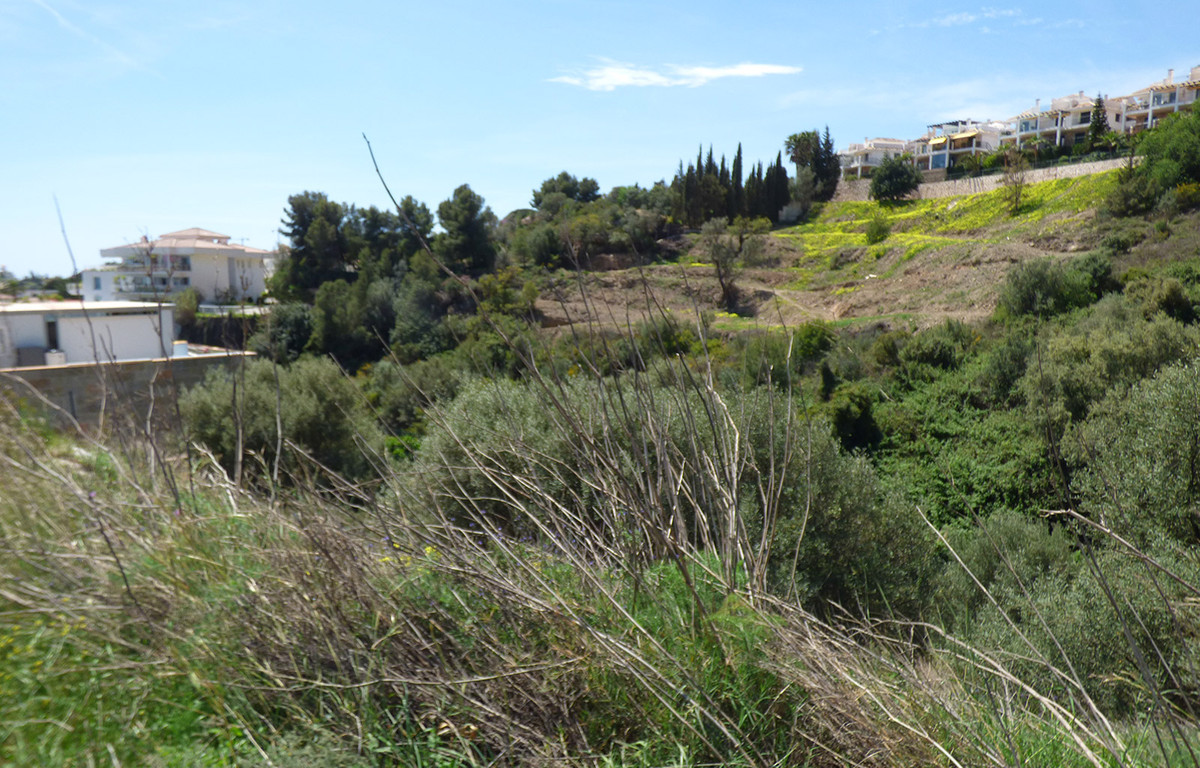 East facing residential plot in Benalmadena, close to the Torrequebrada Golf Course. The plot is sui, Spain