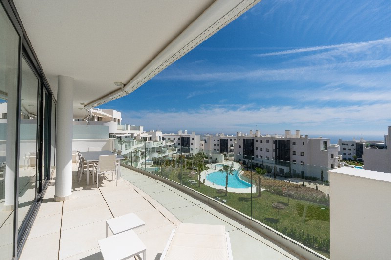 Luxury 2nd floor apartmentwith SEA VIEWS in the very prestigious and award-winning urbanization of H, Spain