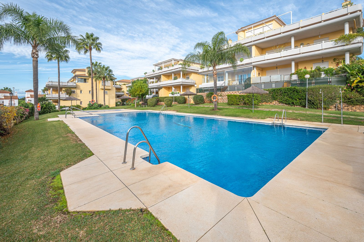 4 bedroom Apartment For Sale in Cabopino, Málaga
