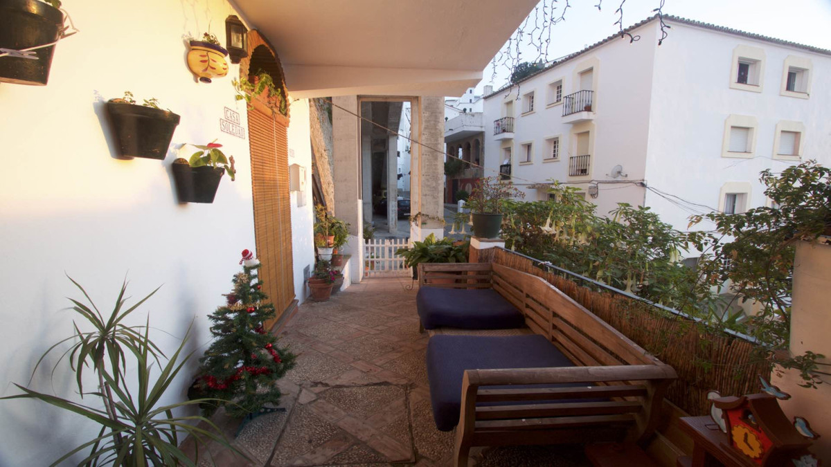 4 Bedroom Detached Villa For Sale Casares, Costa del Sol - HP3948355
