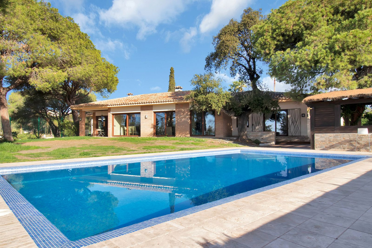 						Villa  Detached
													for sale 
															and for rent
																			 in Elviria
					