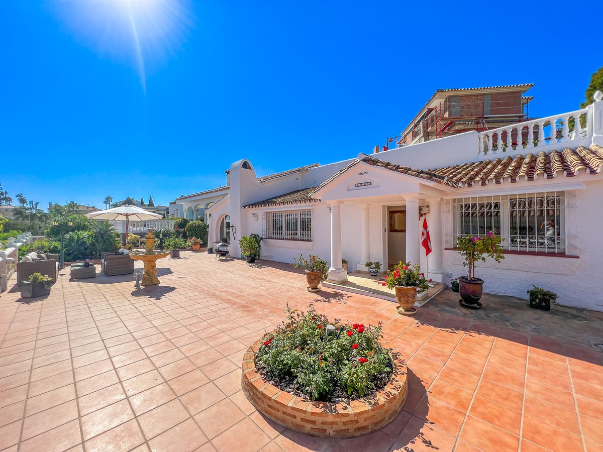 4 bedroom Villa For Sale in Cerros del Aguila, Málaga - thumb 3