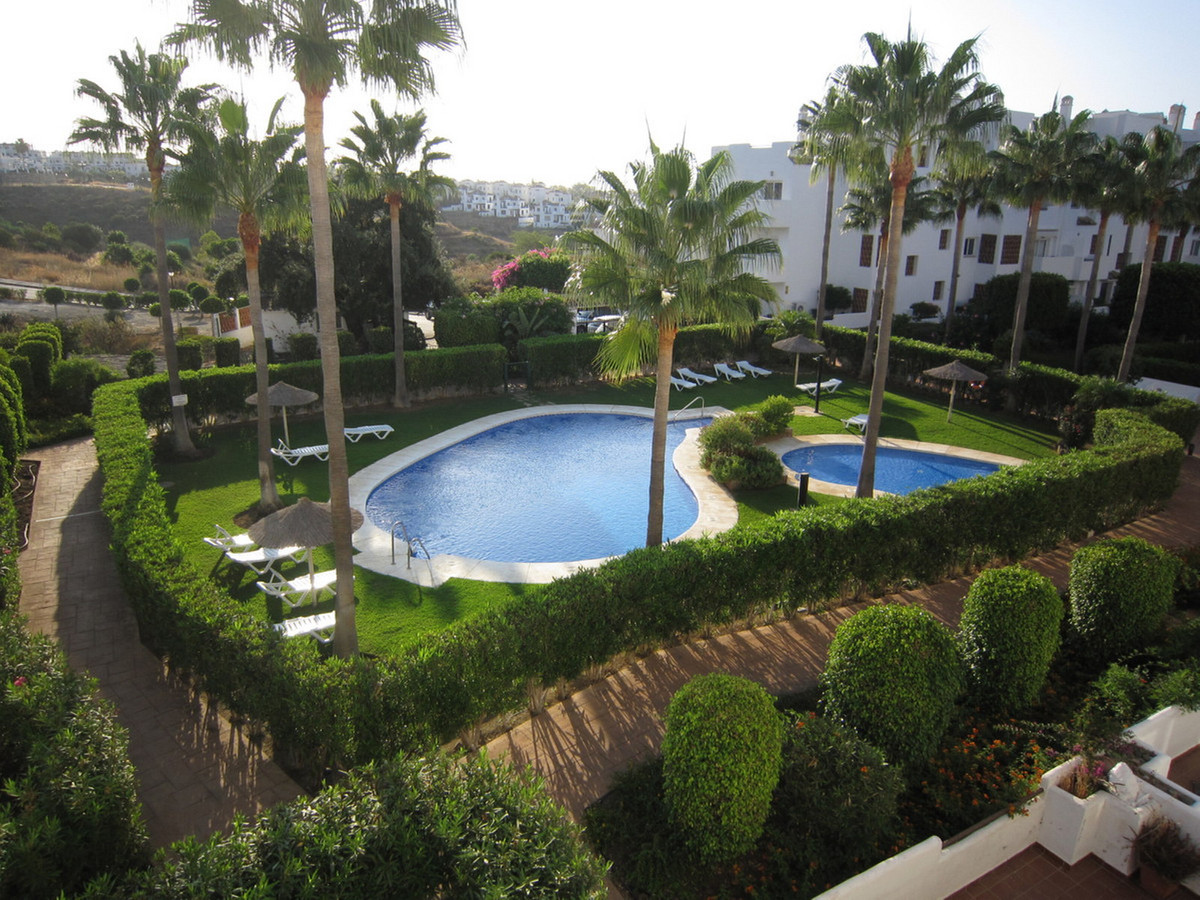 3 bed Apartment for sale in Estepona