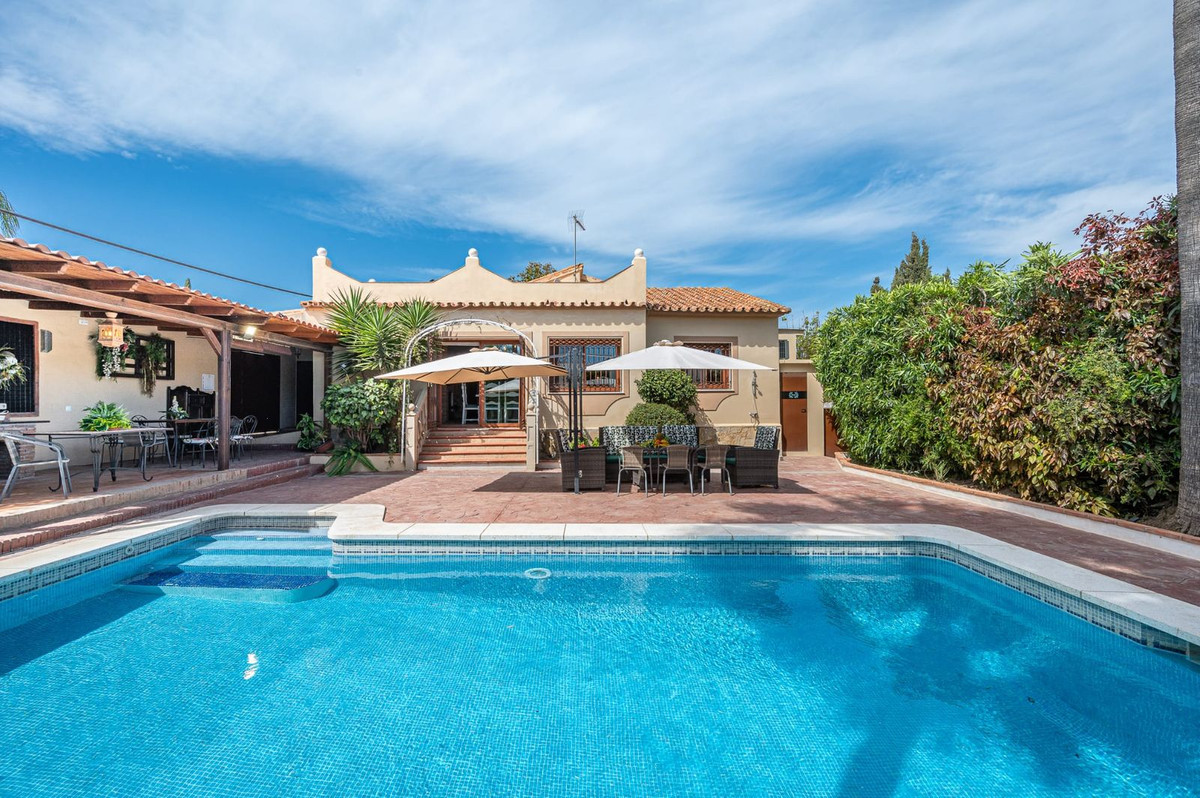 Vrijstaande Villa te koop in Marbella R4307284