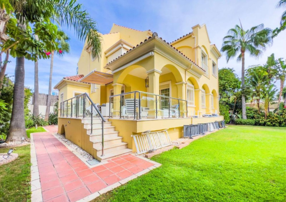 Villa Individuelle en vente à Cortijo Blanco, Costa del Sol