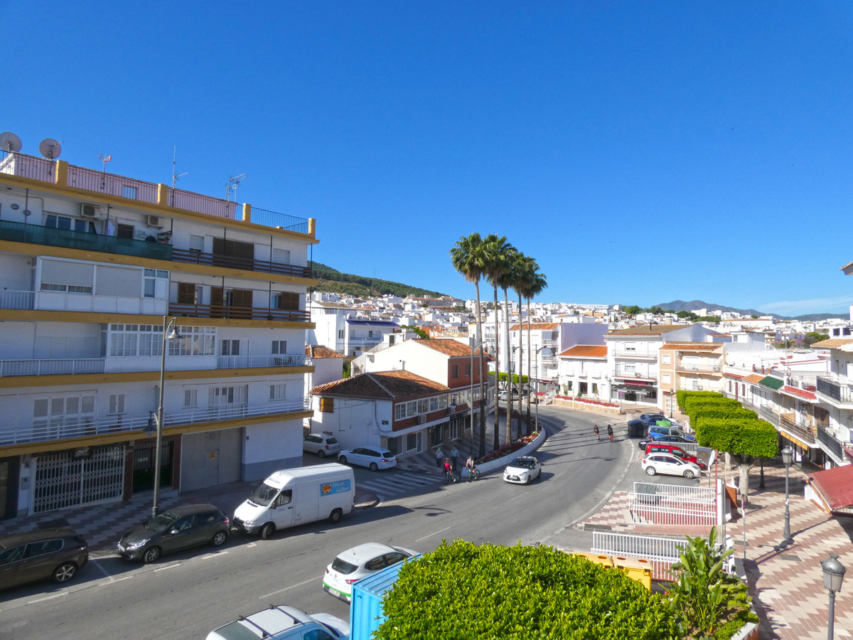 Bright and spacious apartment located on the main street of Alhaurin el Grande. The property is in a, Spain