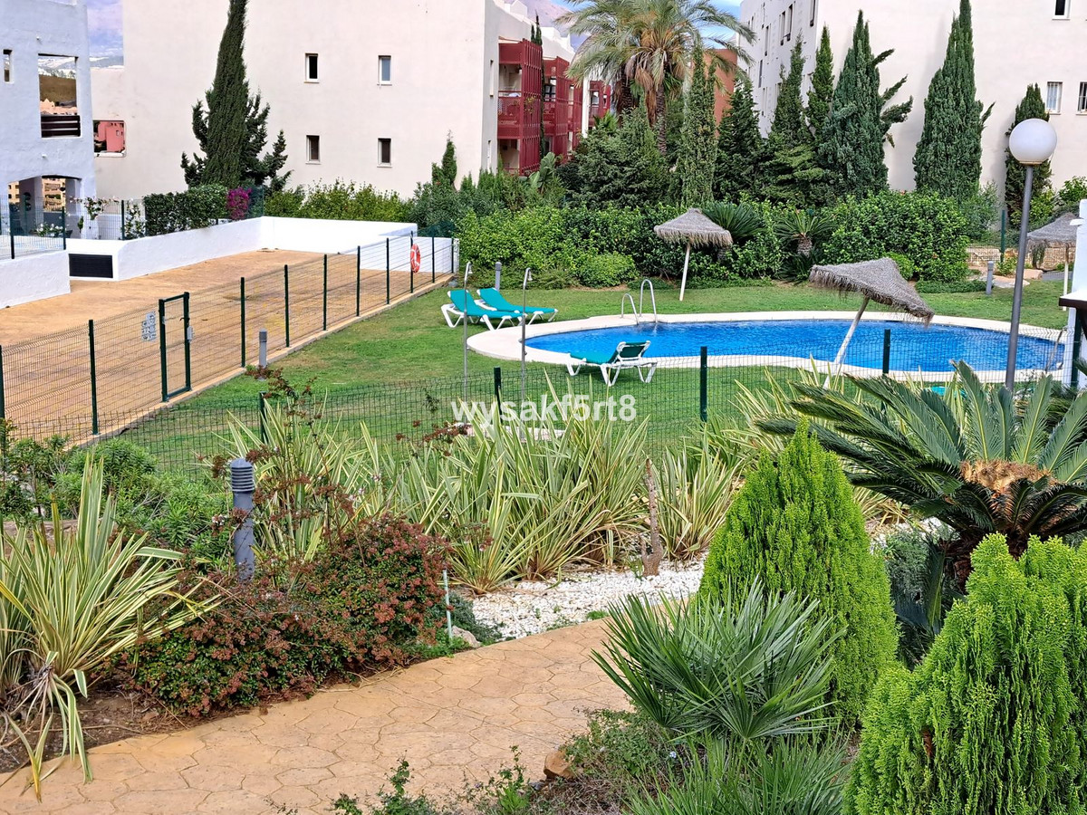 This well positioned apartment bright and spacious ground floor is situated in the popular La Duques, Spain