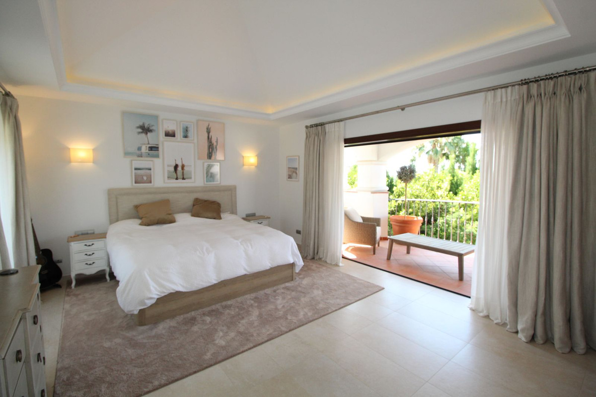 6 Bedroom Villa for sale Sotogrande Alto