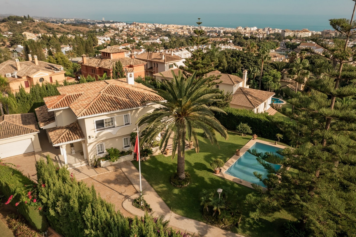 Detached Villa for sale in Marbella R4015537